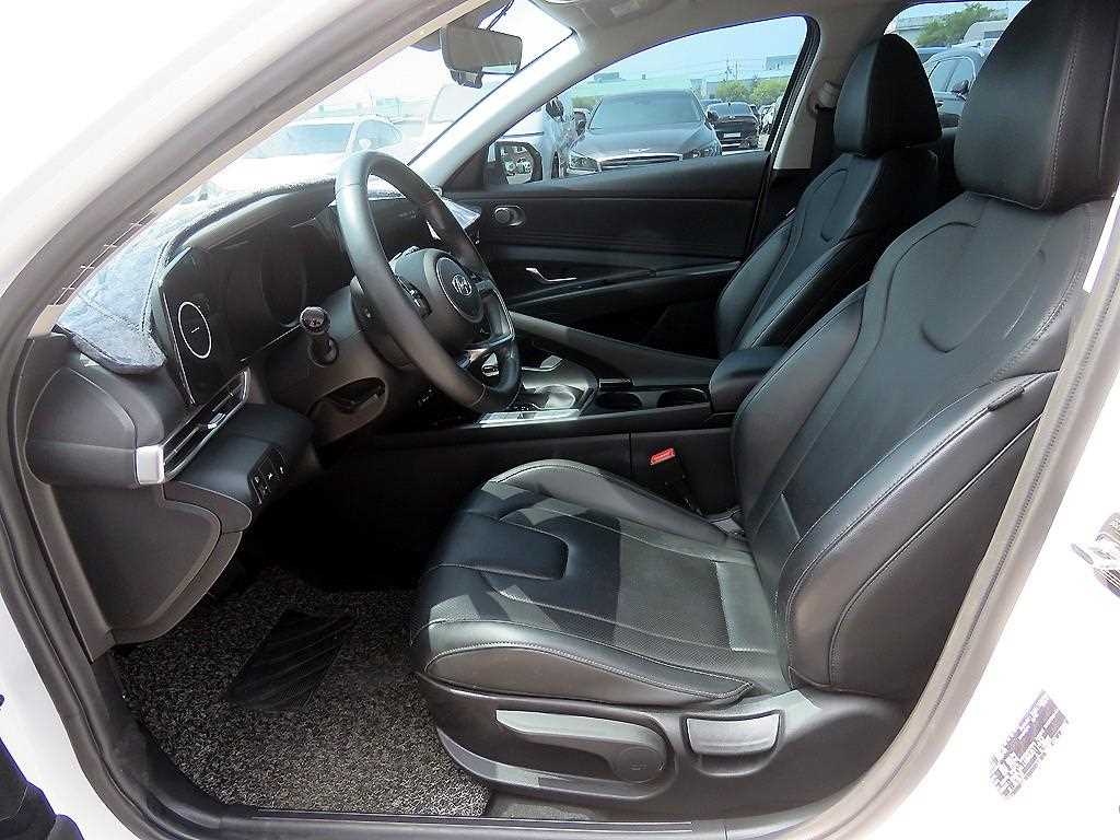 HYUNDAI Avante - Vista 5