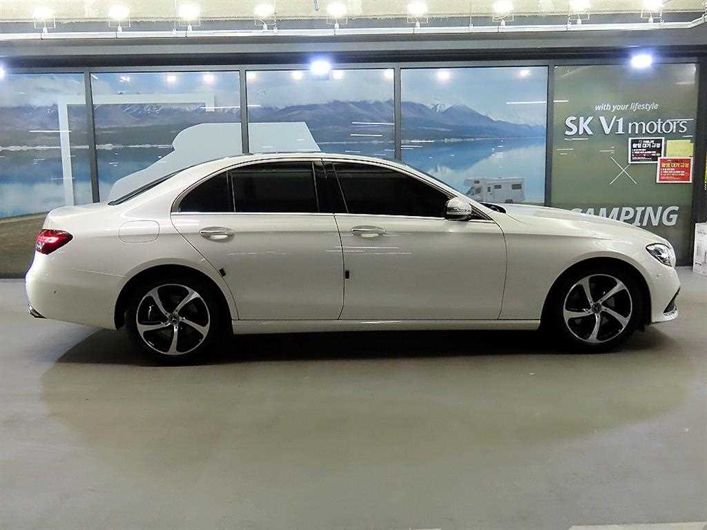 Mercedes Benz E class - Vista 3