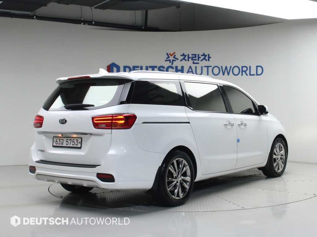 KIA Carnival - Vista 2