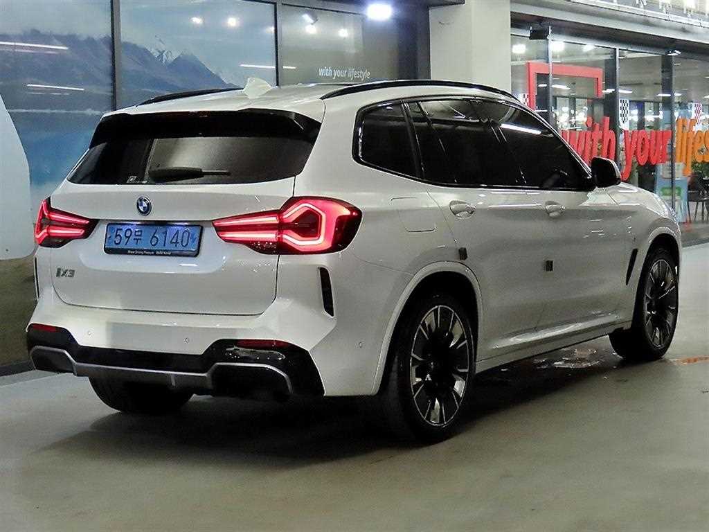 BMW iX3 - Vista 4