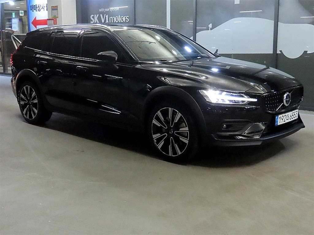 Volvo V60 2023 Negro - Importación desde Corea - HF Imports Iquique - Foto 1