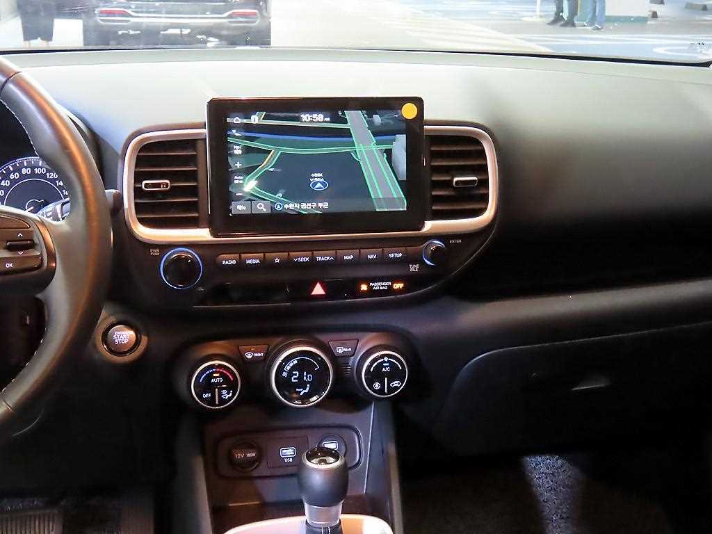 HYUNDAI Venue - Vista 11