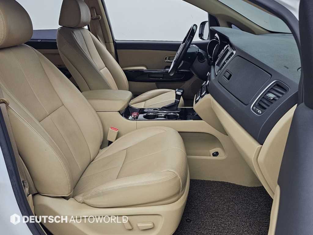 KIA Carnival - Vista 10
