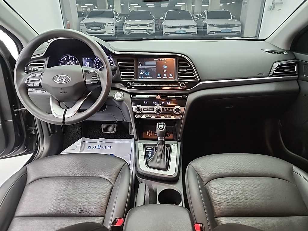 HYUNDAI Avante - Vista 7