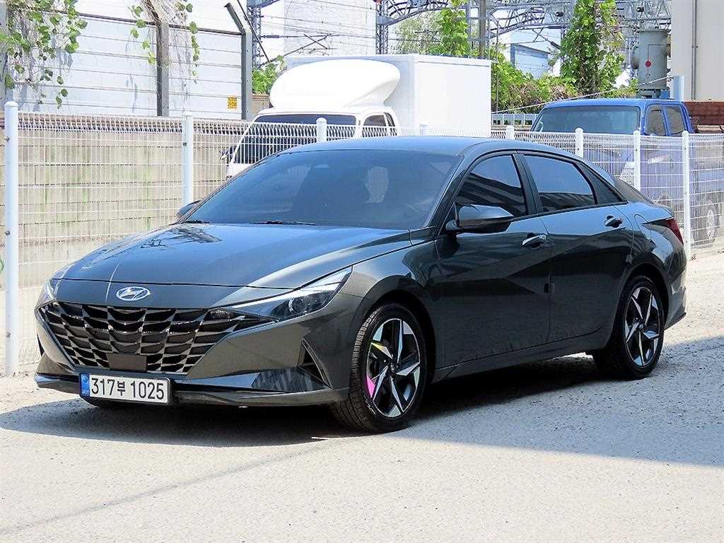 HYUNDAI Avante - Vista 2