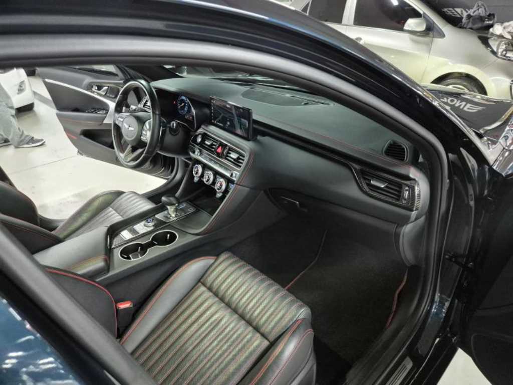 Genesis G70 - Vista 7