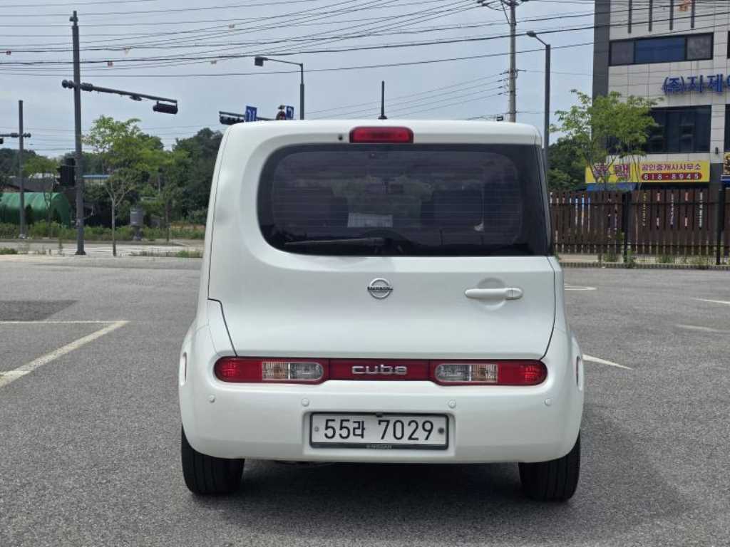 Nissan Cube - Vista 5