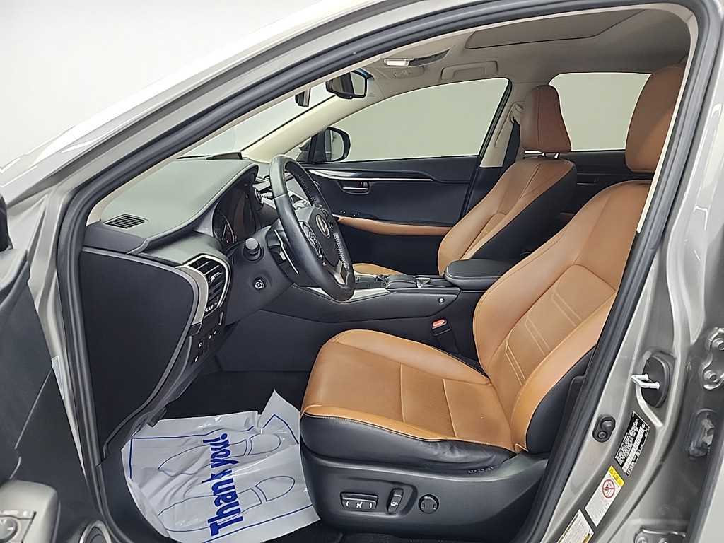 Lexus NX - Vista 11