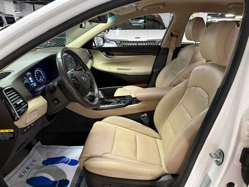 HYUNDAI Grandeur - Vista 9