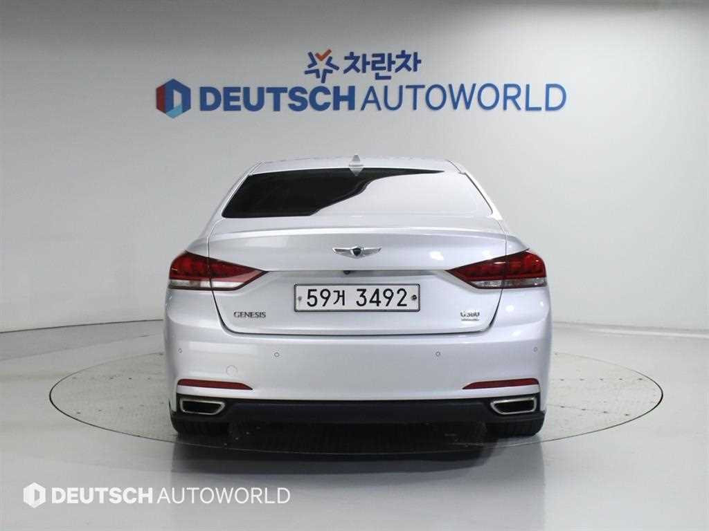 HYUNDAI Genesis - Vista 4