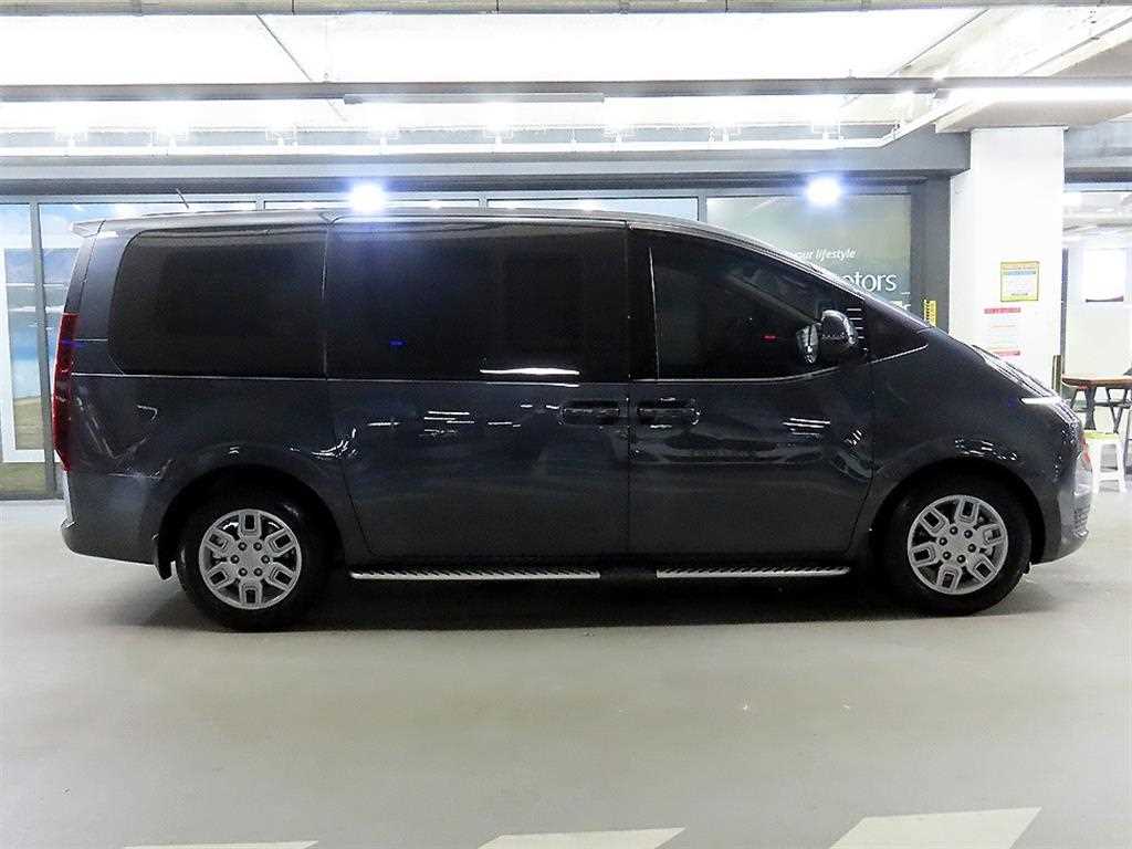 HYUNDAI Staria - Vista 3