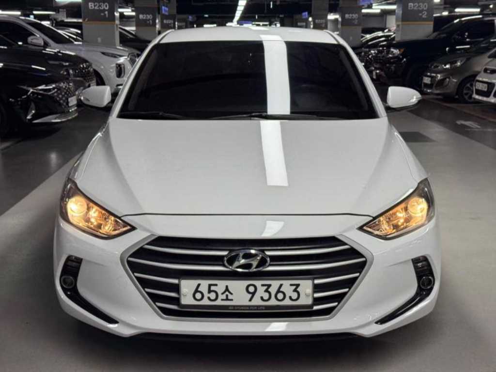 HYUNDAI Avante - Vista 2