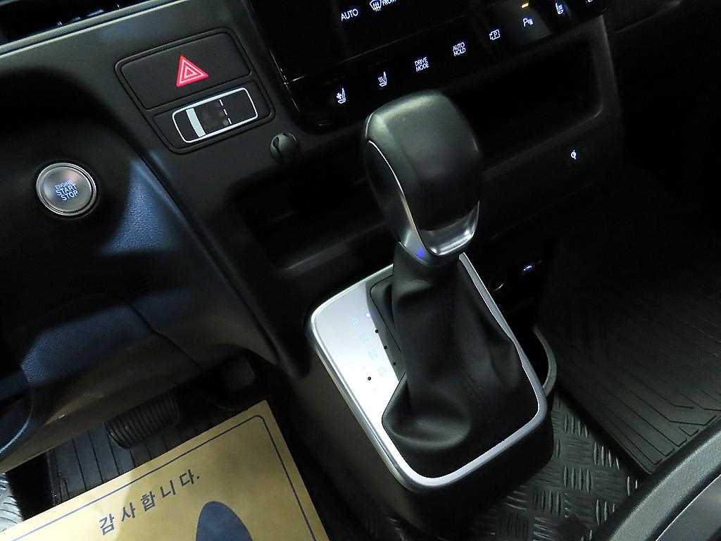 HYUNDAI Staria - Vista 12