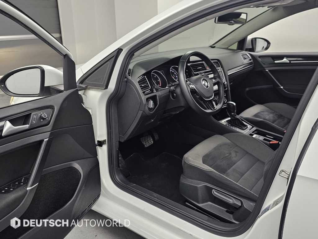 Volkswagen Golf - Vista 11