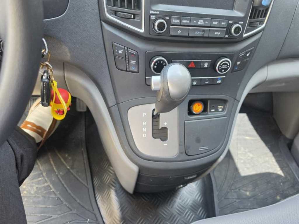 HYUNDAI Starex - Vista 10
