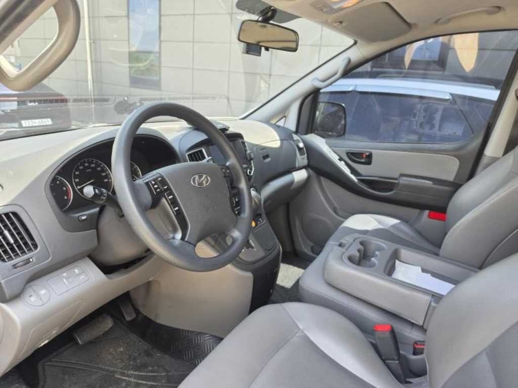 HYUNDAI Starex - Vista 6