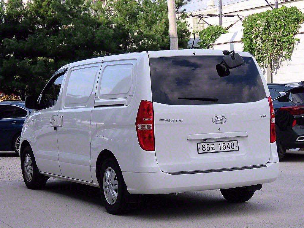 HYUNDAI Starex - Vista 3