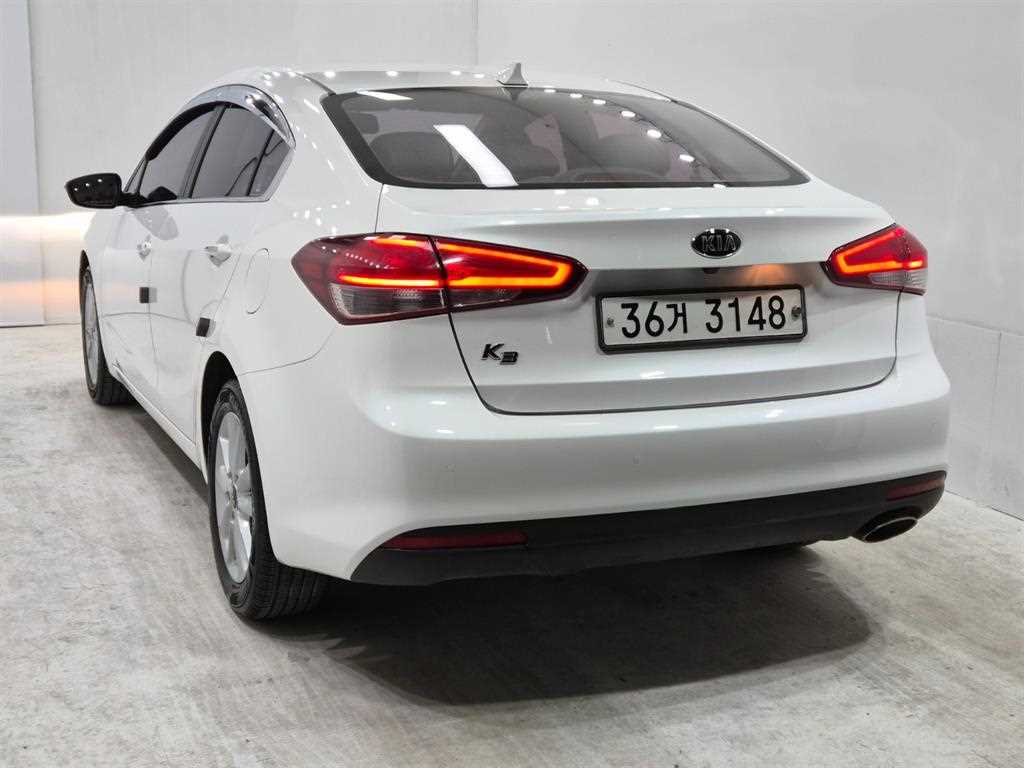 KIA K3 - Vista 4