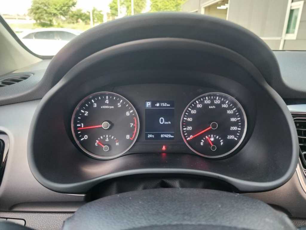 KIA Stonic - Vista 12