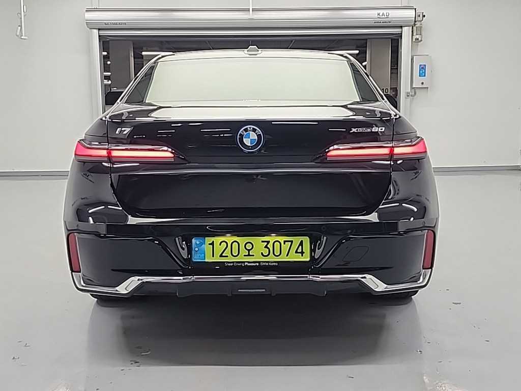BMW i7 - Vista 2