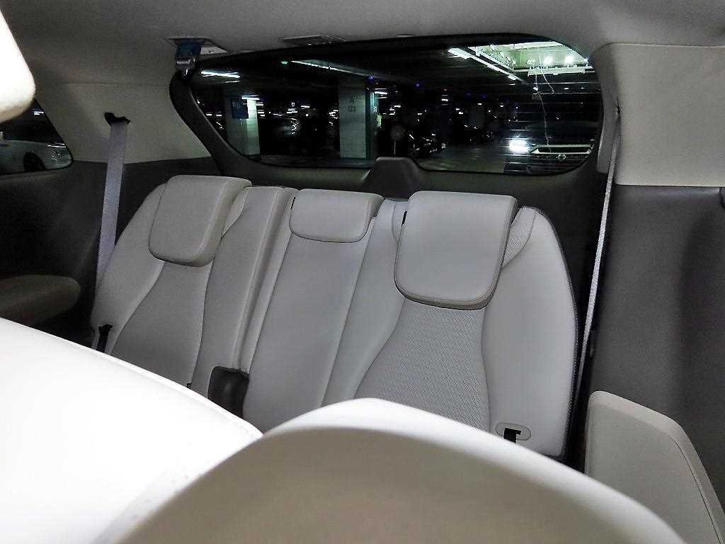 KIA Carnival - Vista 8