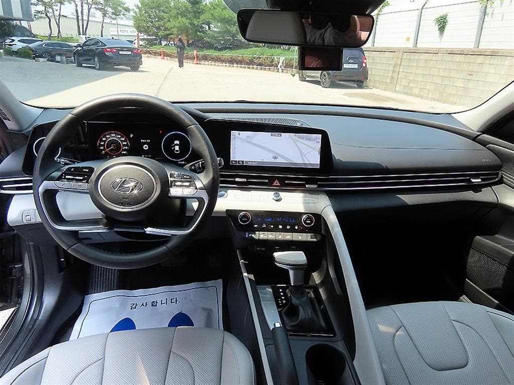 HYUNDAI Avante - Vista 7