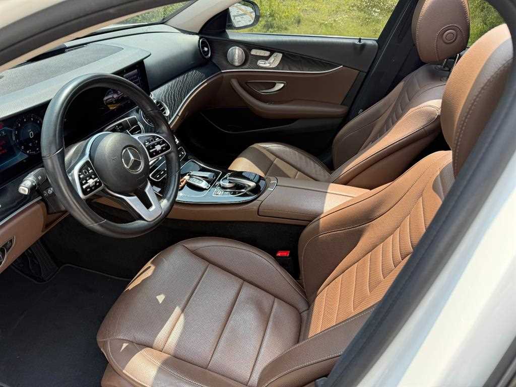 Mercedes Benz E class - Vista 8