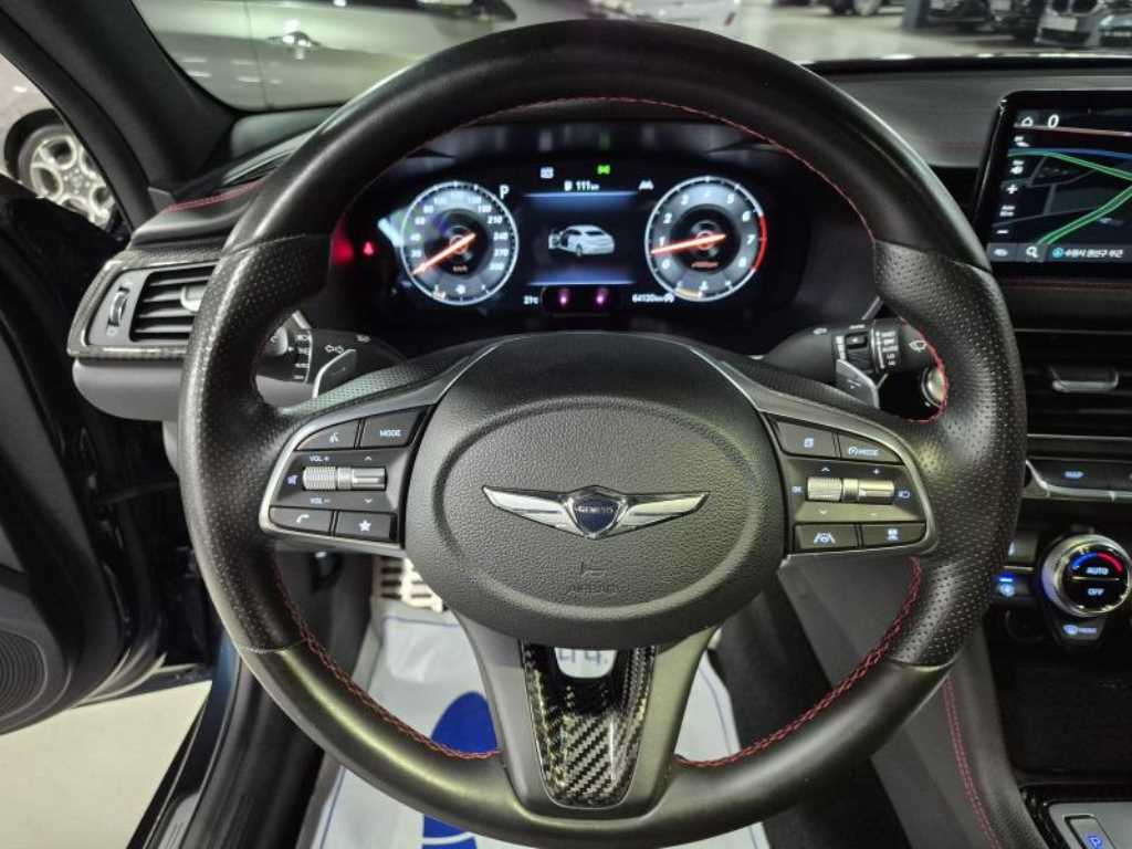 Genesis G70 - Vista 10