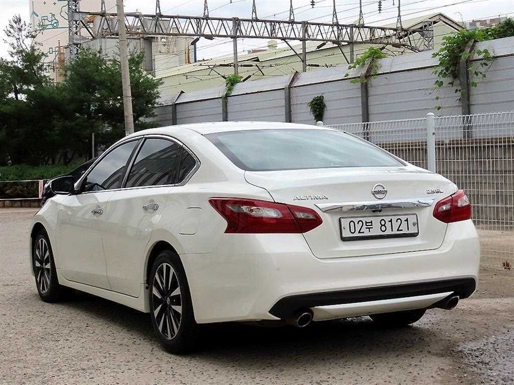 Nissan Altima - Vista 3