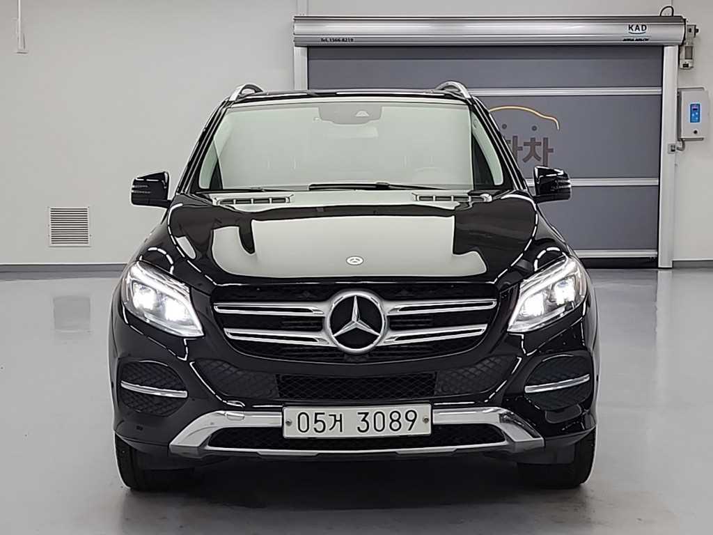 Mercedes Benz GLE Class - Vista 2