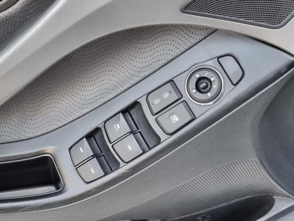 HYUNDAI Avante - Vista 11