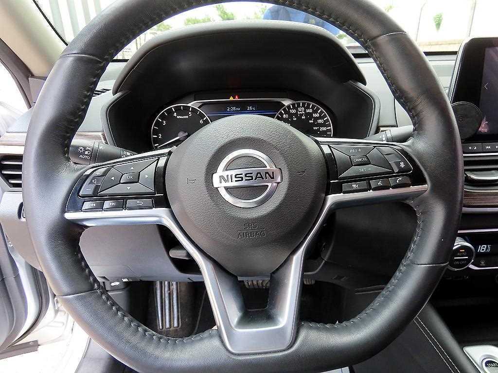 Nissan Altima - Vista 8