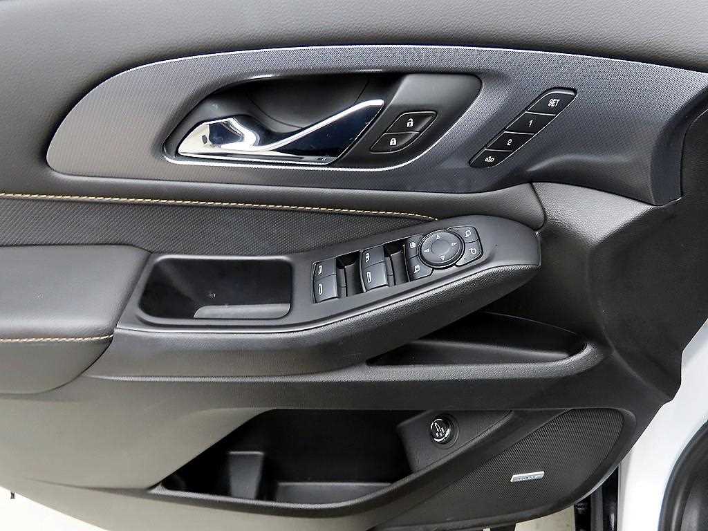 Chevrolet Travers - Vista 11