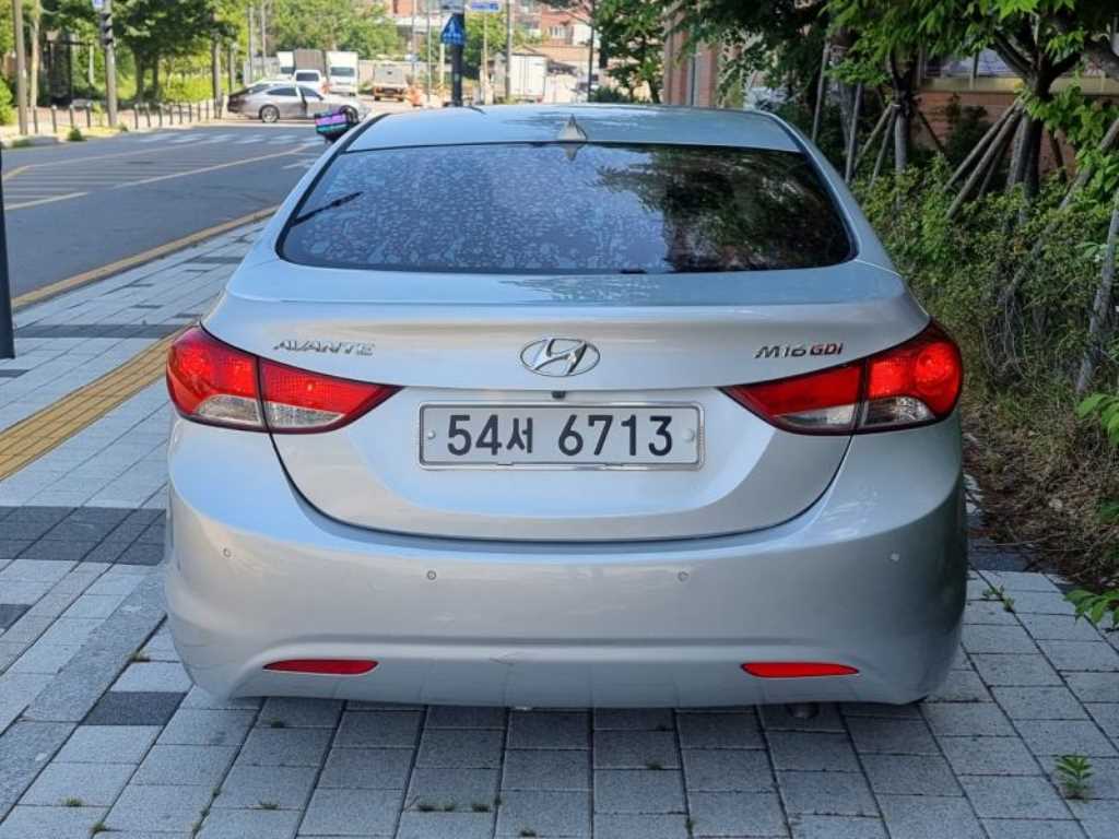 HYUNDAI Avante - Vista 4