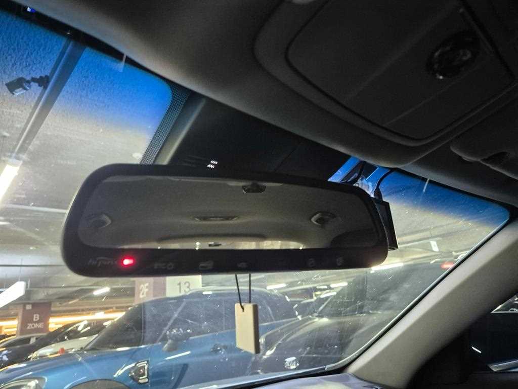 HYUNDAI Genesis - Vista 4