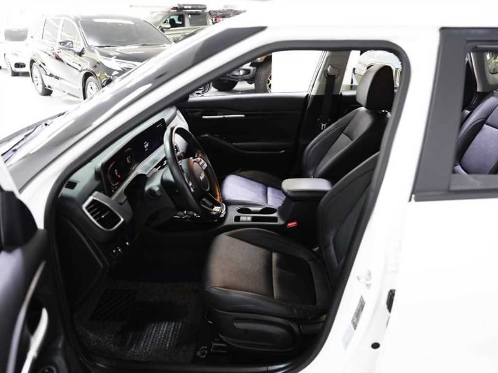 KIA Seltos - Vista 8