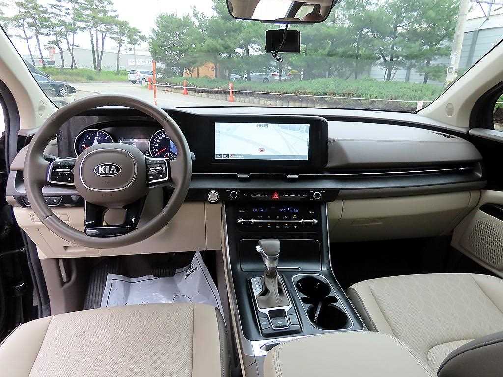 KIA Carnival - Vista 8
