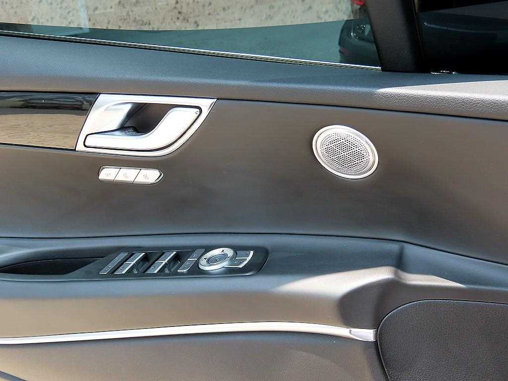 Genesis GV80 - Vista 11