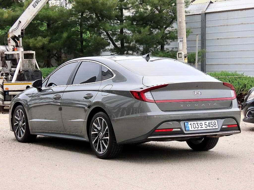 HYUNDAI Sonata - Vista 3