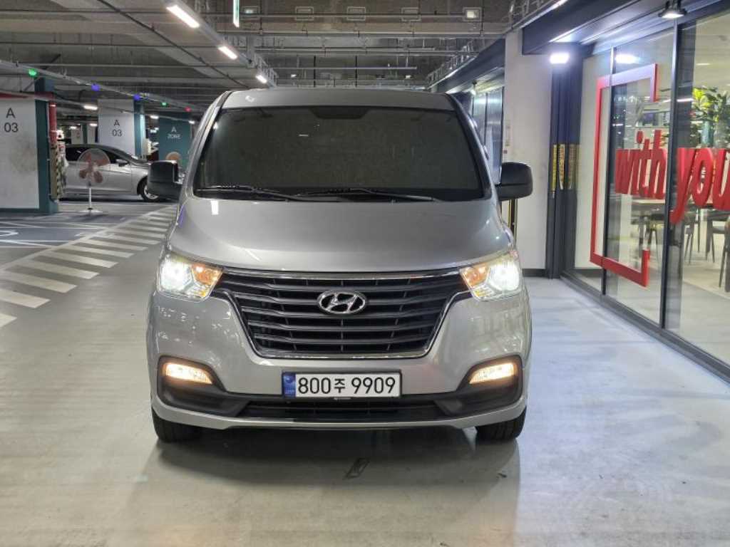 HYUNDAI Starex - Vista 2
