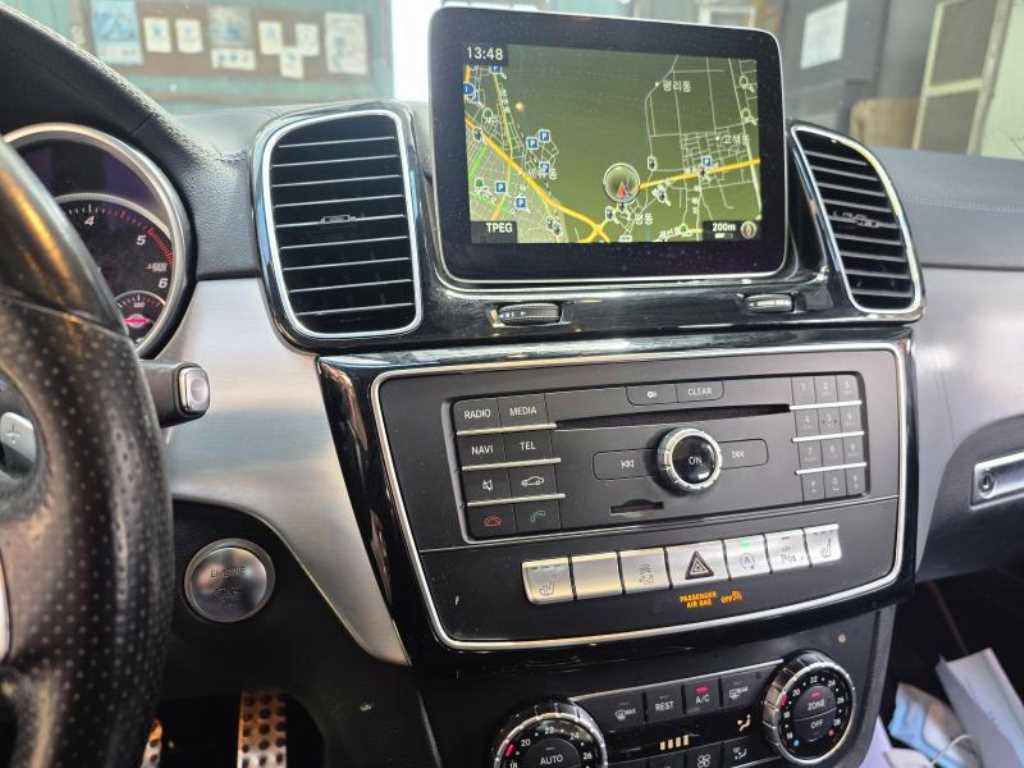 Mercedes Benz GLE Class - Vista 10
