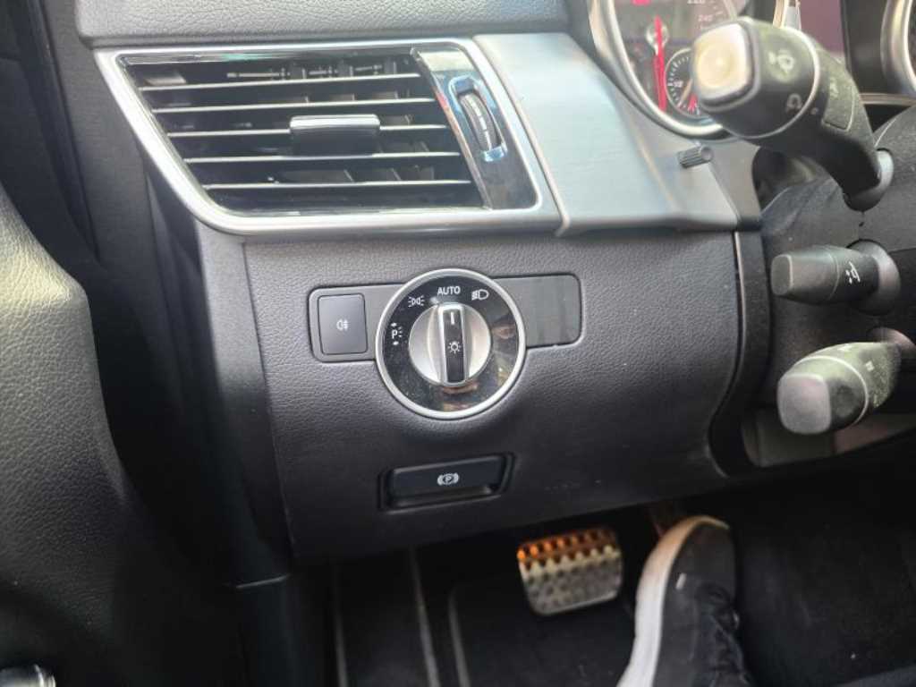 Mercedes Benz GLE Class - Vista 6