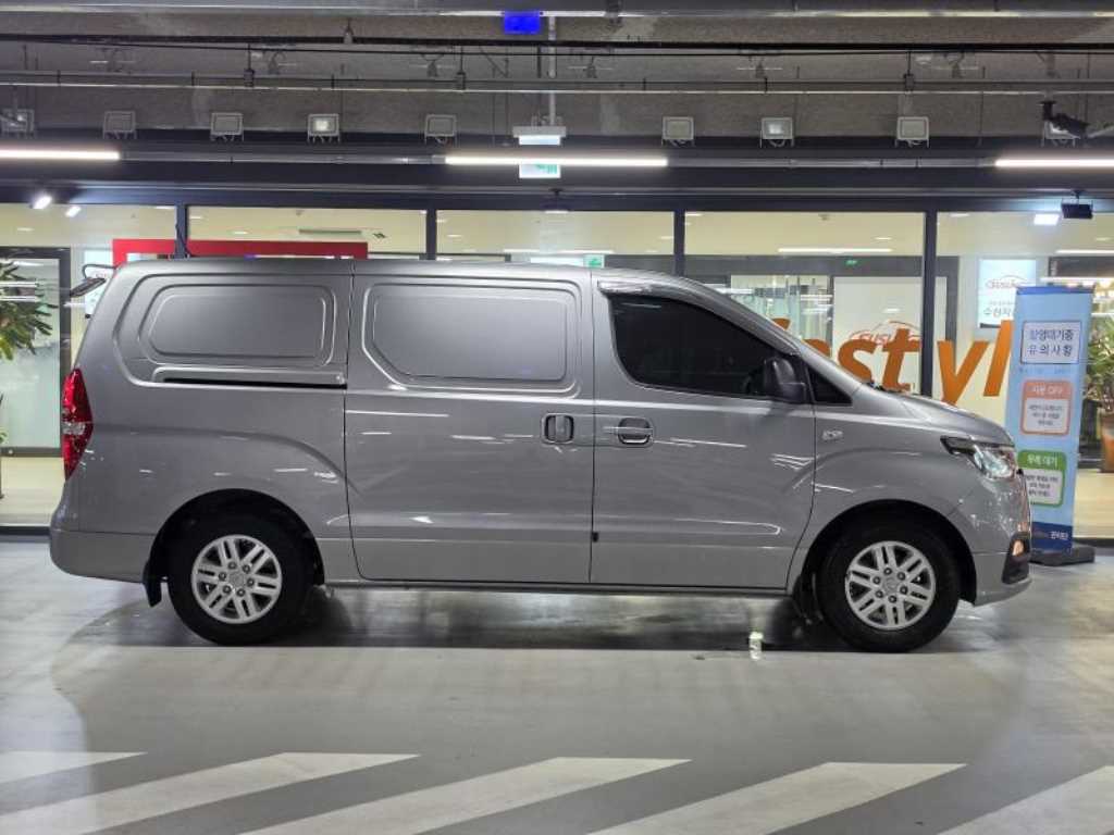 HYUNDAI Starex - Vista 3