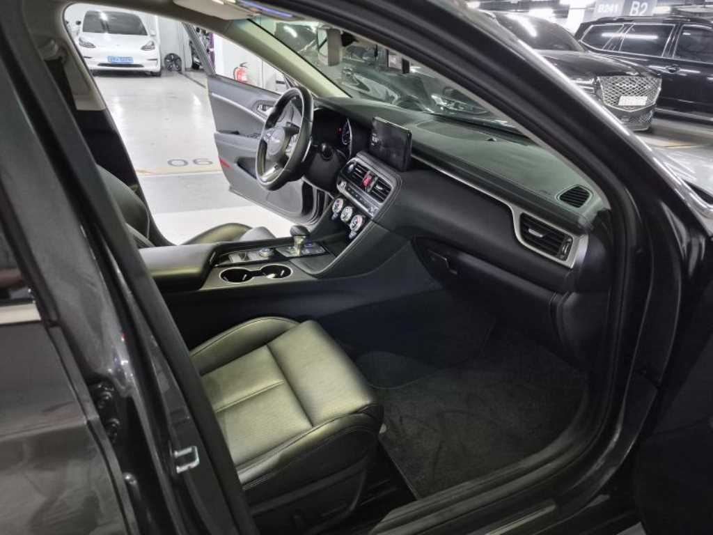 Genesis G70 - Vista 10