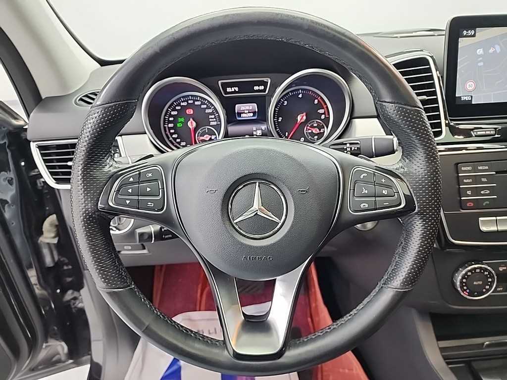 Mercedes Benz GLE Class - Vista 9