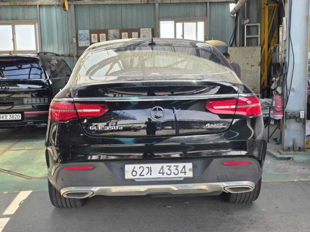 Mercedes Benz GLE Class - Vista 3