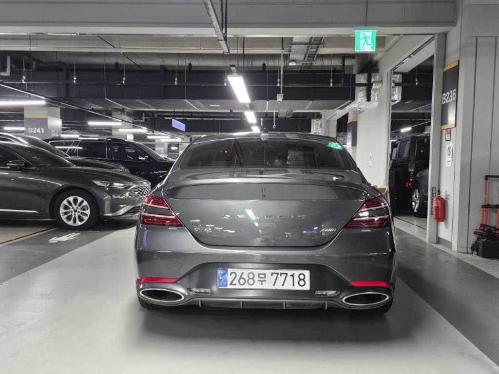 Genesis G70 - Vista 4
