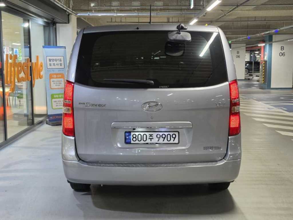 HYUNDAI Starex - Vista 4