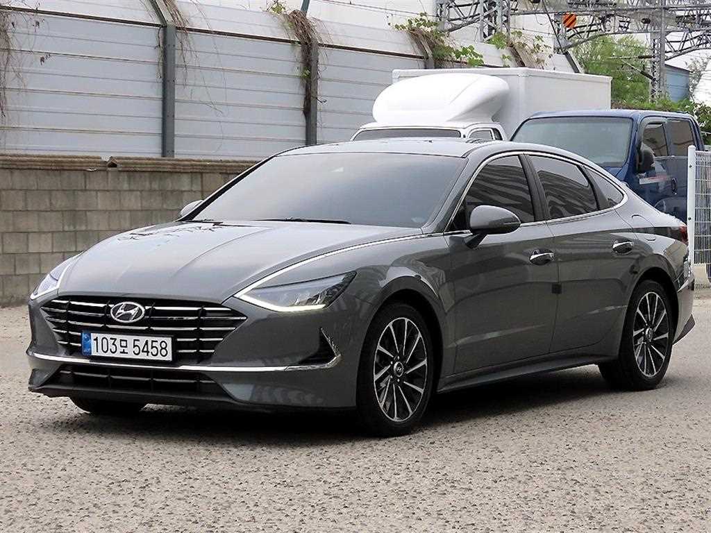 HYUNDAI Sonata - Vista 2