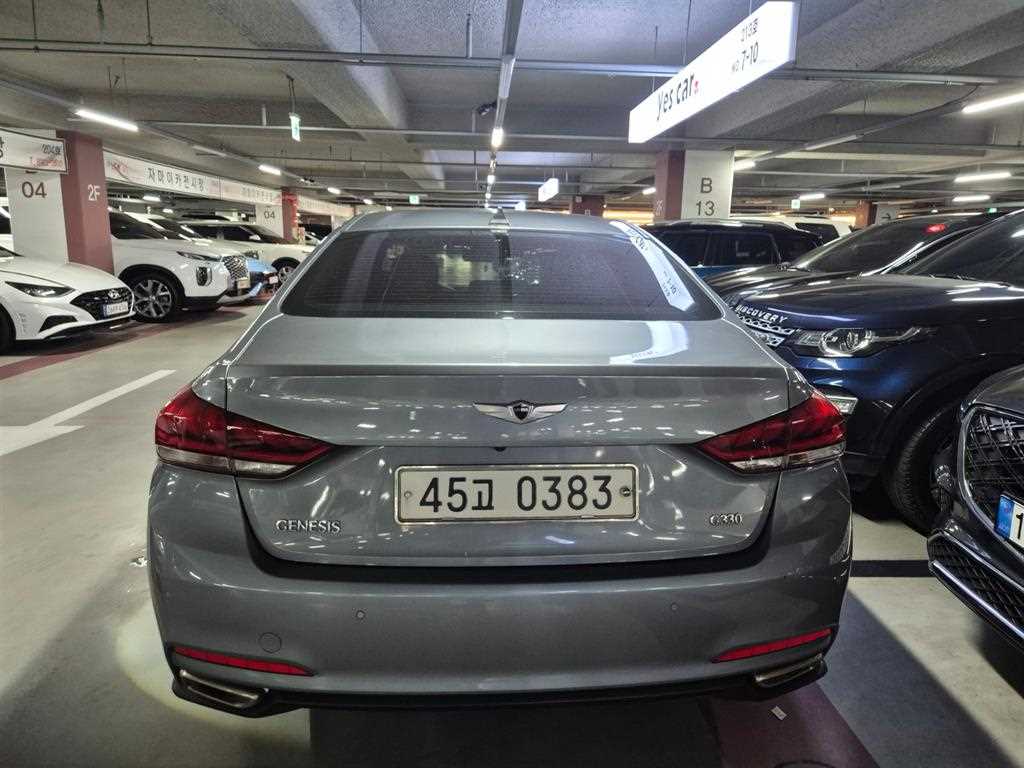 HYUNDAI Genesis - Vista 3